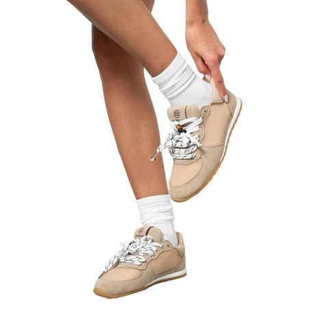 Sneakers Gioselin LOW beige con tomaia in mesh e scamosciato, lacci trekking decorativi e suola gum