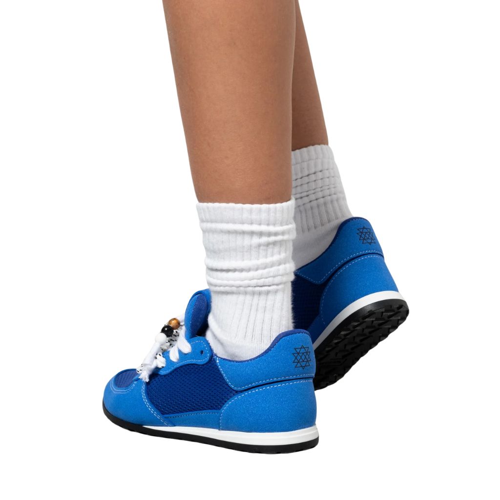 Sneakers Gioselin LOW blu elettrico con tomaia in scamosciato e mesh, lacci trekking con perline decorative