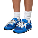Sneakers Gioselin LOW blu elettrico con tomaia in scamosciato e mesh, lacci trekking con perline decorative