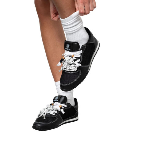 Sneakers Gioselin LOW nere con lacci trekking decorativi, mesh e pannelli in ecopelle