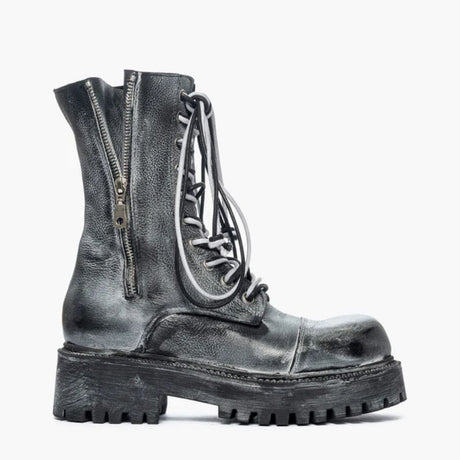 Anfibi Gagliotta nabuk nero spazzolato effetto vintage con doppio laccio bicolore e doppia zip laterale.