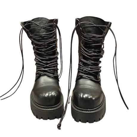 Anfibi pelle nera con laccio nero cerato e doppia zip laterale.