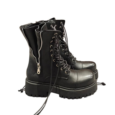 Anfibi pelle nera con laccio nero cerato e doppia zip laterale.