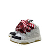 Sneaker alta bianca e nera con maxi lacci a righe rosse