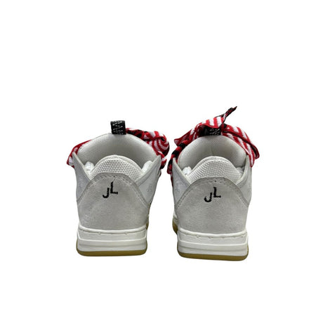 Sneaker alta bianca e nera con maxi lacci a righe rosse