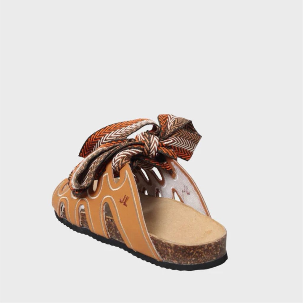 Ciabatta color cuoio Jammers London con laccio chevron arancione e marrone.