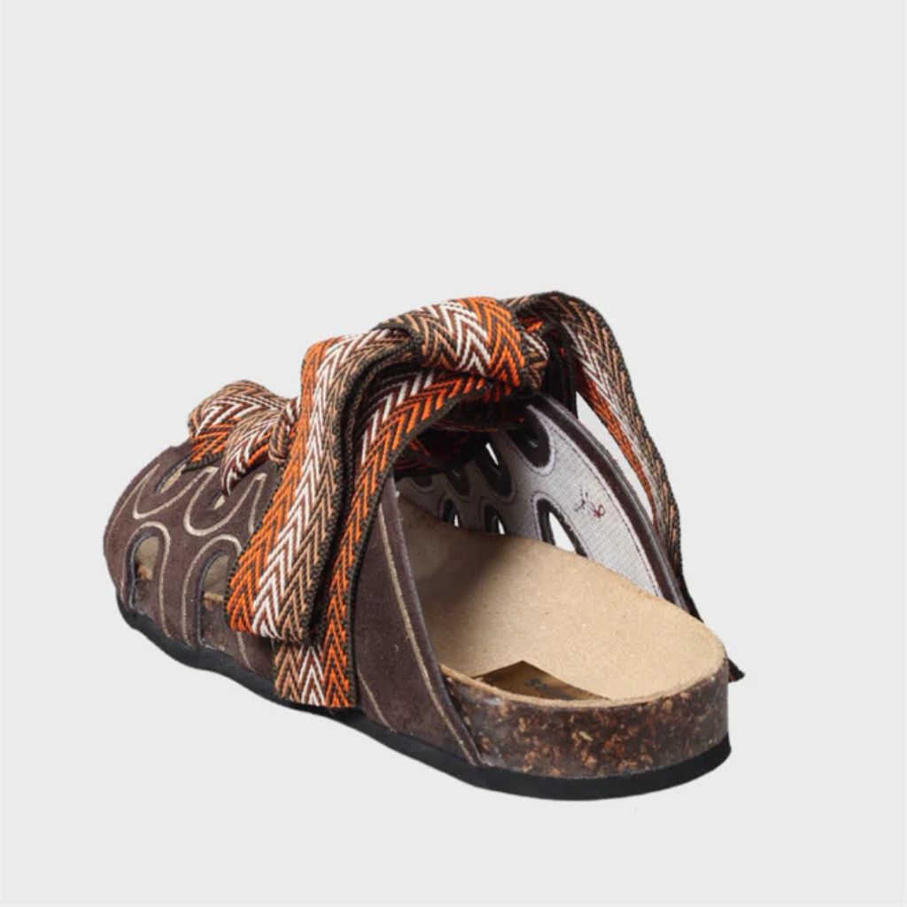 Ciabatta in camoscio marrone Jammers London con ricami chiari