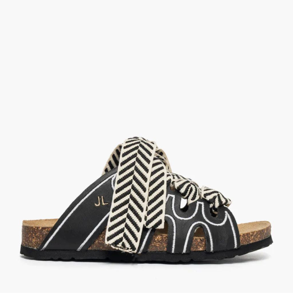 Ciabatta nera Jammers London con laccio chevron bianco e nero.