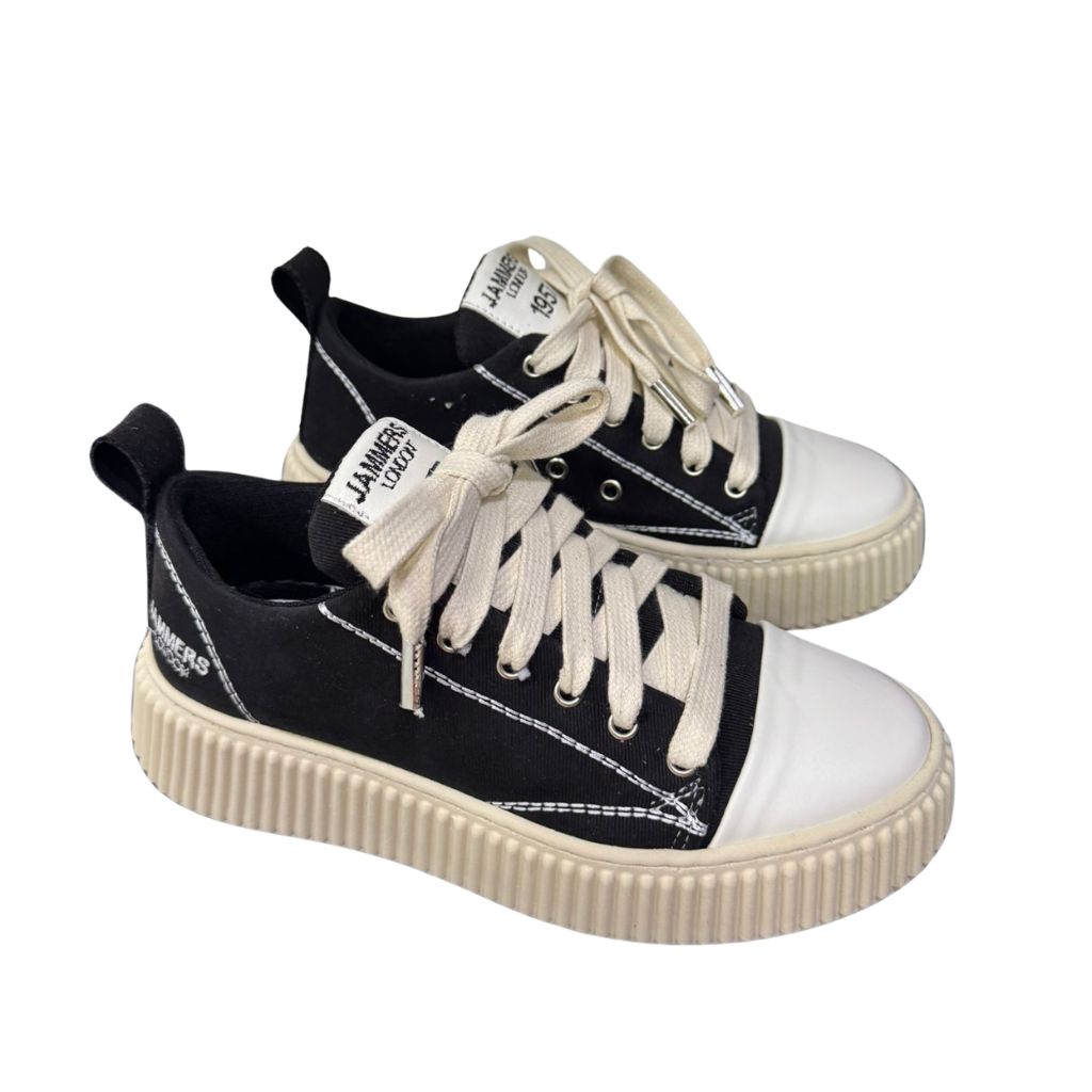Sneaker Jammers London in canvas nero, punta bianca, suola platform 5 cm.