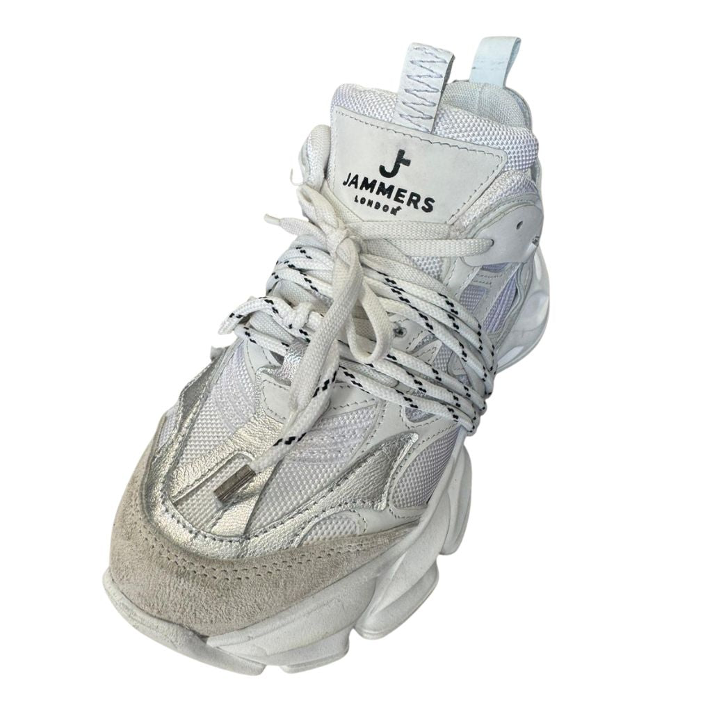 Sneaker Jammers chunky in camoscio ghiaccio, pelle bianca