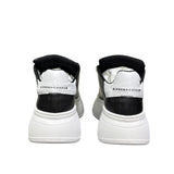 Sneakers nere in pelle Jammers London Alexa Ludo con lacci bianchi, perla decorativa sulla tomaia e maxi suola platform bianca.