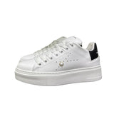 Sneakers bianche in pelle Jammers London Perla MatLudo con perla decorativa, tab posteriore nero e suola platform bianca.