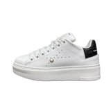 Sneakers bianche in pelle Jammers London Perla MatLudo con perla decorativa, tab posteriore nero e suola platform bianca.