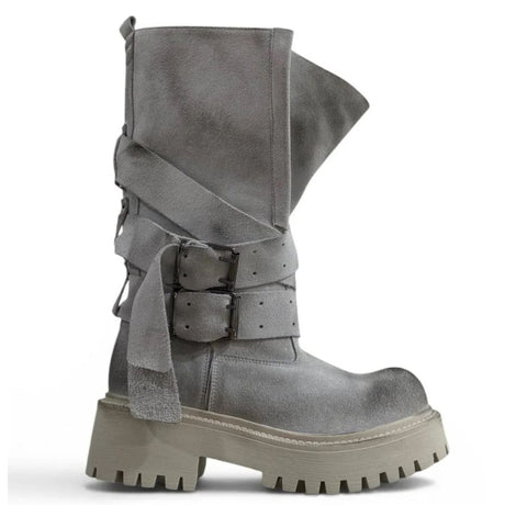 Stivale Jammers London camoscio grigio con gambetto ripiegabile, doppia cintura con fibbie scure e suola carrarmato grigio tortora.