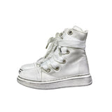 Stivaletto alto in tela bianca vintage Jammers London con lacci oversize e occhielli argento.