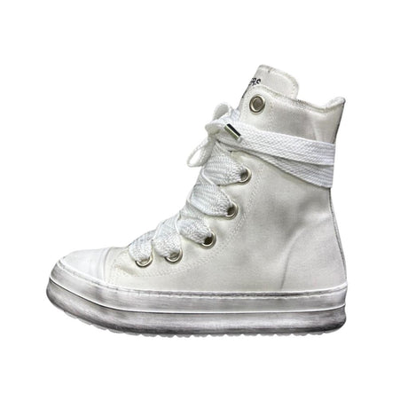 Stivaletto alto tela bianca vintage Jammers London, lacci oversize e platform consumata.