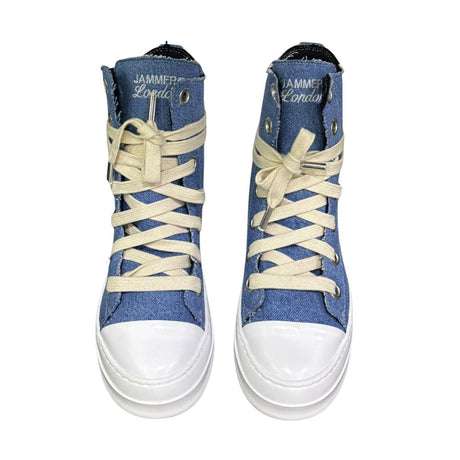 Sneaker alta in canvas denim dark con lacci beige e suola bianca