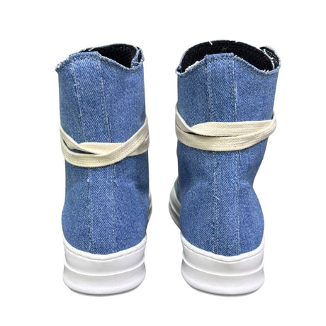 Sneaker alta in canvas denim dark con lacci beige e suola bianca