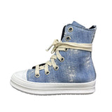 Sneaker alta in canvas denim light con lacci beige e suola bianca