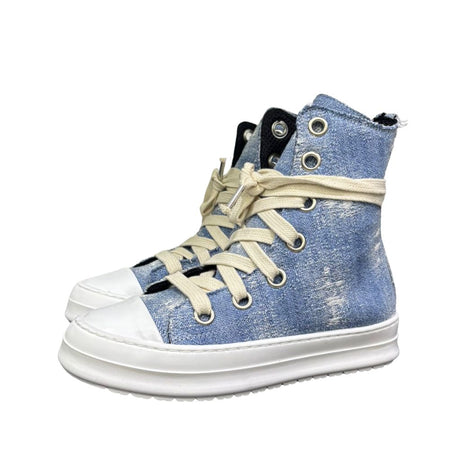 Sneaker alta in canvas denim light con lacci beige e suola bianca