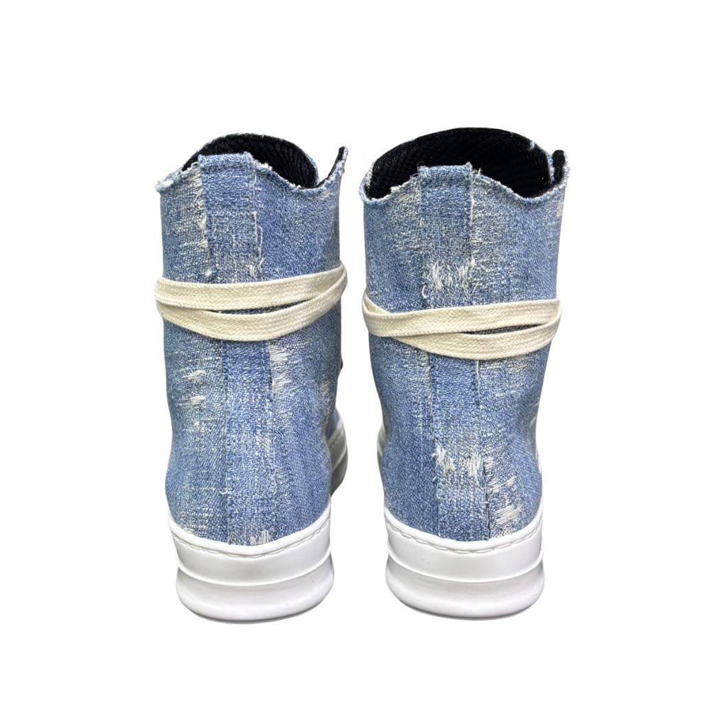 Sneaker alta in canvas denim light con lacci beige e suola bianca