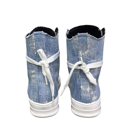 Sneaker alta in canvas denim light con lacci beige e suola bianca