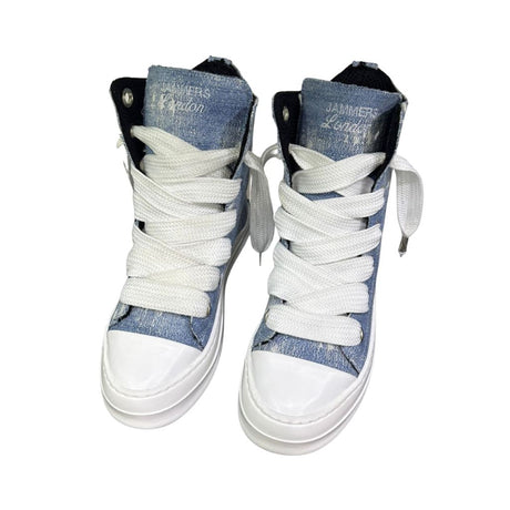 Sneaker alta in canvas denim light destroy con doppio laccio bianco e suola bianca