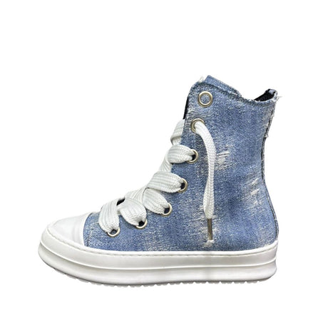 Sneaker alta in canvas denim light destroy con doppio laccio bianco e suola bianca