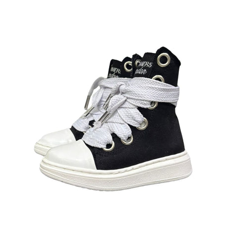 Sneaker alta bambino Jammers London canvas nero con lacci larghi bianchi e punta in gomma bianca laccata.