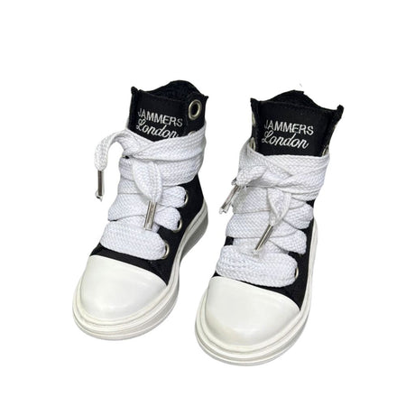 Sneaker alta bambino Jammers London canvas nero con lacci larghi bianchi e punta in gomma bianca laccata.
