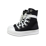 Stivaletto alto in tela nera Jammers London con lacci oversize bianchi, occhielli argento e suola platform bianca.