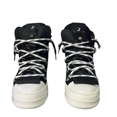 Sneaker high-top Jammers London in pelle nera, doppio laccio a contrasto, ganci argentati, suola platform bianca.