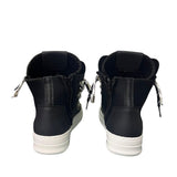 Sneaker high-top Jammers London in pelle nera, doppio laccio a contrasto, ganci argentati, suola platform bianca.
