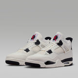 Air Jordan 4 sneaker bianca con dettagli neri e rossi