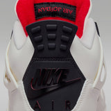 Air Jordan 4 sneaker bianca con dettagli neri e rossi