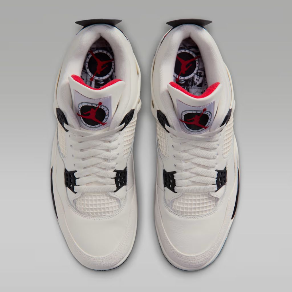Air Jordan 4 sneaker bianca con dettagli neri e rossi
