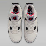 Air Jordan 4 sneaker bianca con dettagli neri e rossi