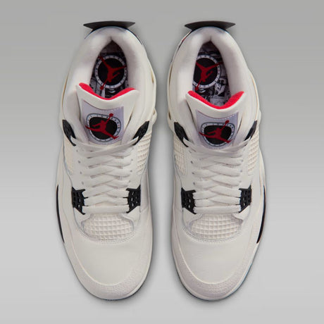 Air Jordan 4 sneaker bianca con dettagli neri e rossi