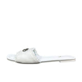 Ciabattine flat Marc Ellis denim bianco frangé, placca logo argentata, plantare ecopelle bianca.