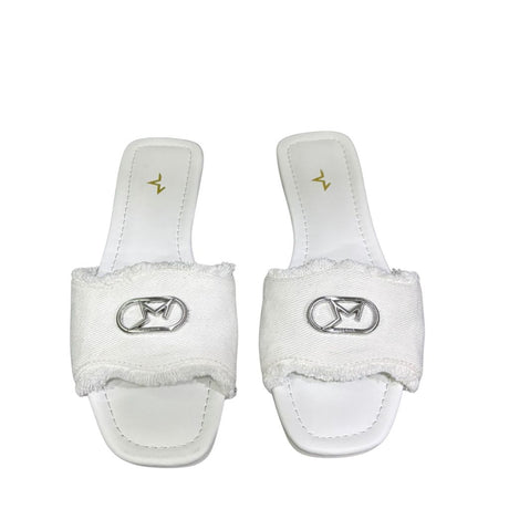 Ciabattine flat Marc Ellis denim bianco frangé, placca logo argentata, plantare ecopelle bianca.