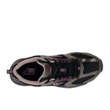 New Balance 530 sneaker nera con dettagli prugna e rosa