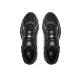 Sneaker New Balance 740 total black, dettagli silver, suola ABZORB.