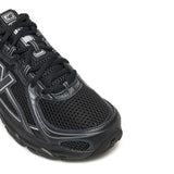Sneaker New Balance 740 total black, dettagli silver, suola ABZORB.