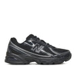 Sneaker New Balance 740 total black, dettagli silver, suola ABZORB.