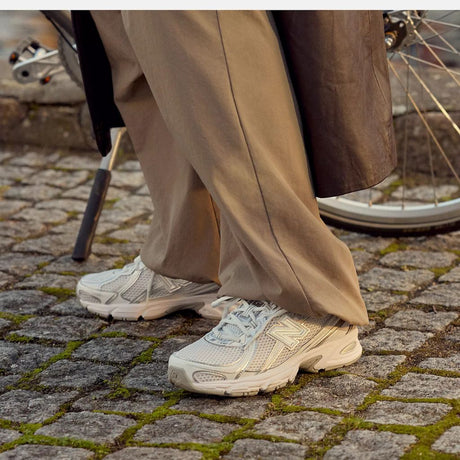 Sneaker New Balance 740 white silver, inserti metallizzati, suola ABZORB.