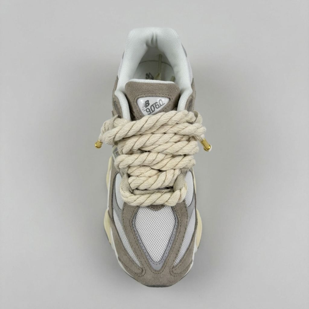 Sneaker New Balance 9060 beige camoscio con laccio a treccia corda naturale e passante dorato