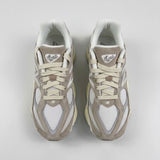 Sneaker New Balance 9060 beige bianco in camoscio con intersuola chunky ABZORB e logo N laterale