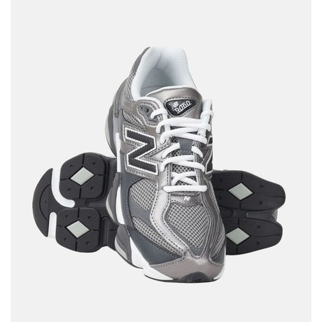 New Balance 9060 sneaker grigia con dettagli metallizzati