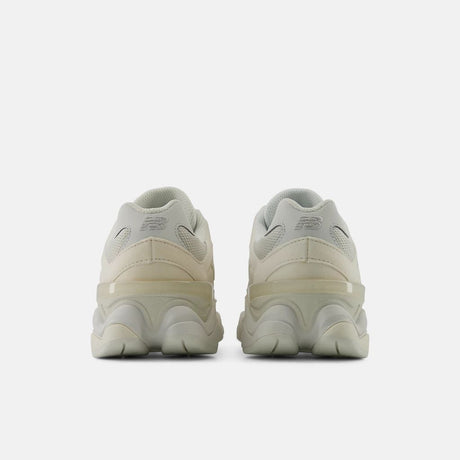 New Balance 9060 Reflection da bambino total off-white con suola chunky, vista frontale doppia