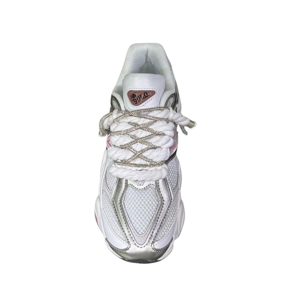 Sneaker New Balance 9060 donna bianco argento e rosa con lacci in corda e brillantini